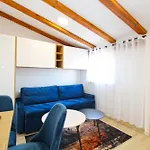 Apartment Old Town 2337